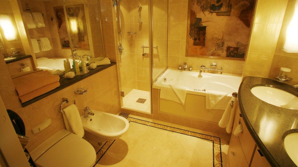 bathroom with mirror and bath tub with lights 