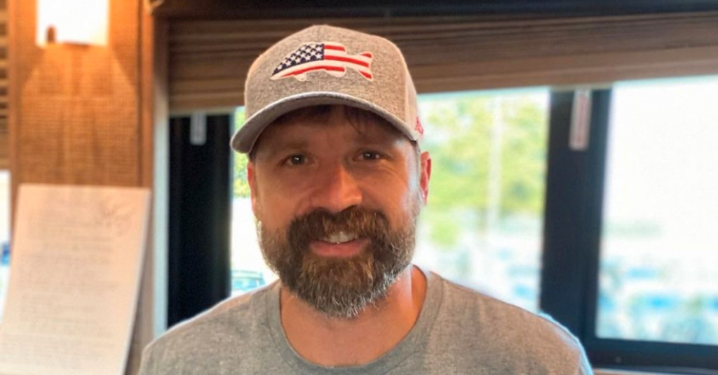 Walker Hayes wearing a face cap with the US flag on it